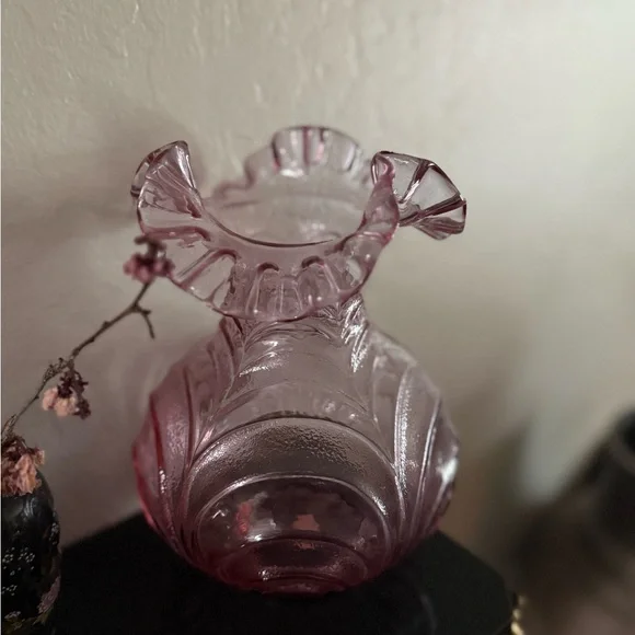 Vintage Fenton Elegant Pink Glass Vase - Picture 3 of 4
